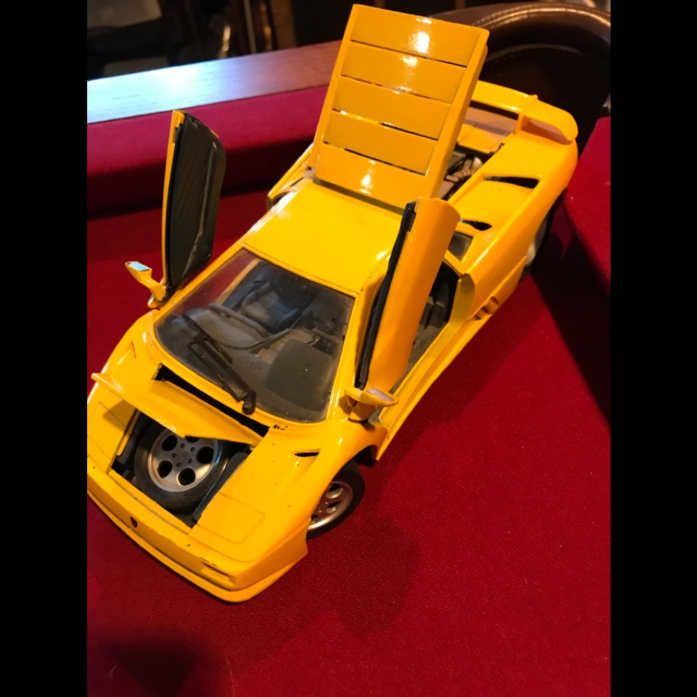 YELLOW. LAMBORGHINI COLLECTOR